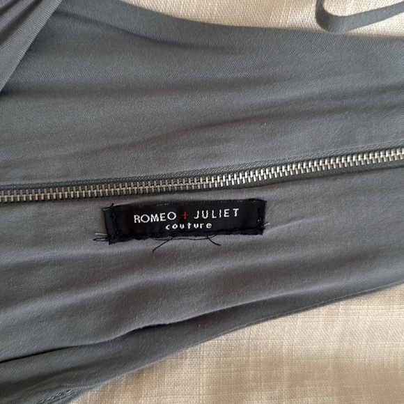 Flowy Green Dress - Picture 3 of 5